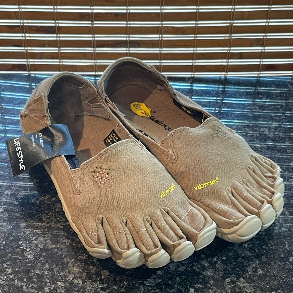 NWOB Vibram FiveFingers Women’s CVT Hemp Shoes Khaki US 7.5-8 / EU 38